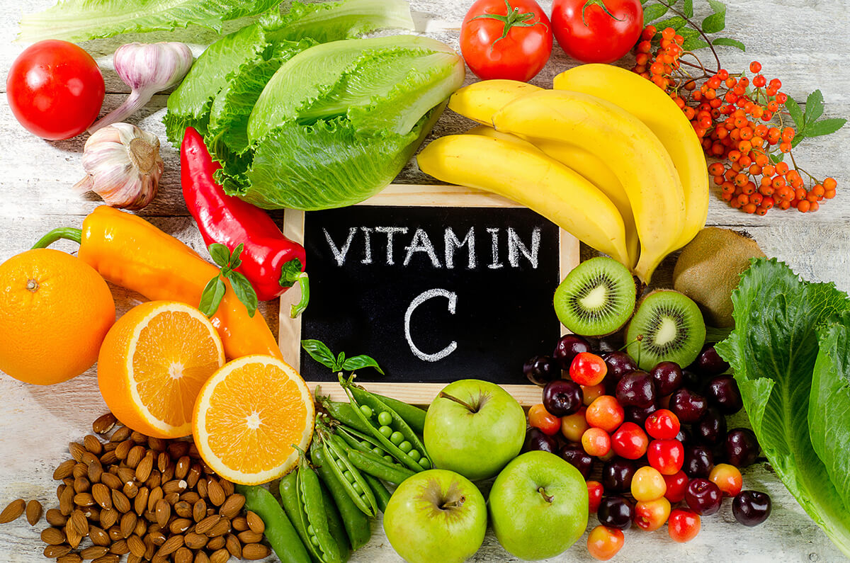 Theo các chuyên gia, hãy ưu tiên các những thực phẩm giàu Vitamin C và vitamin A